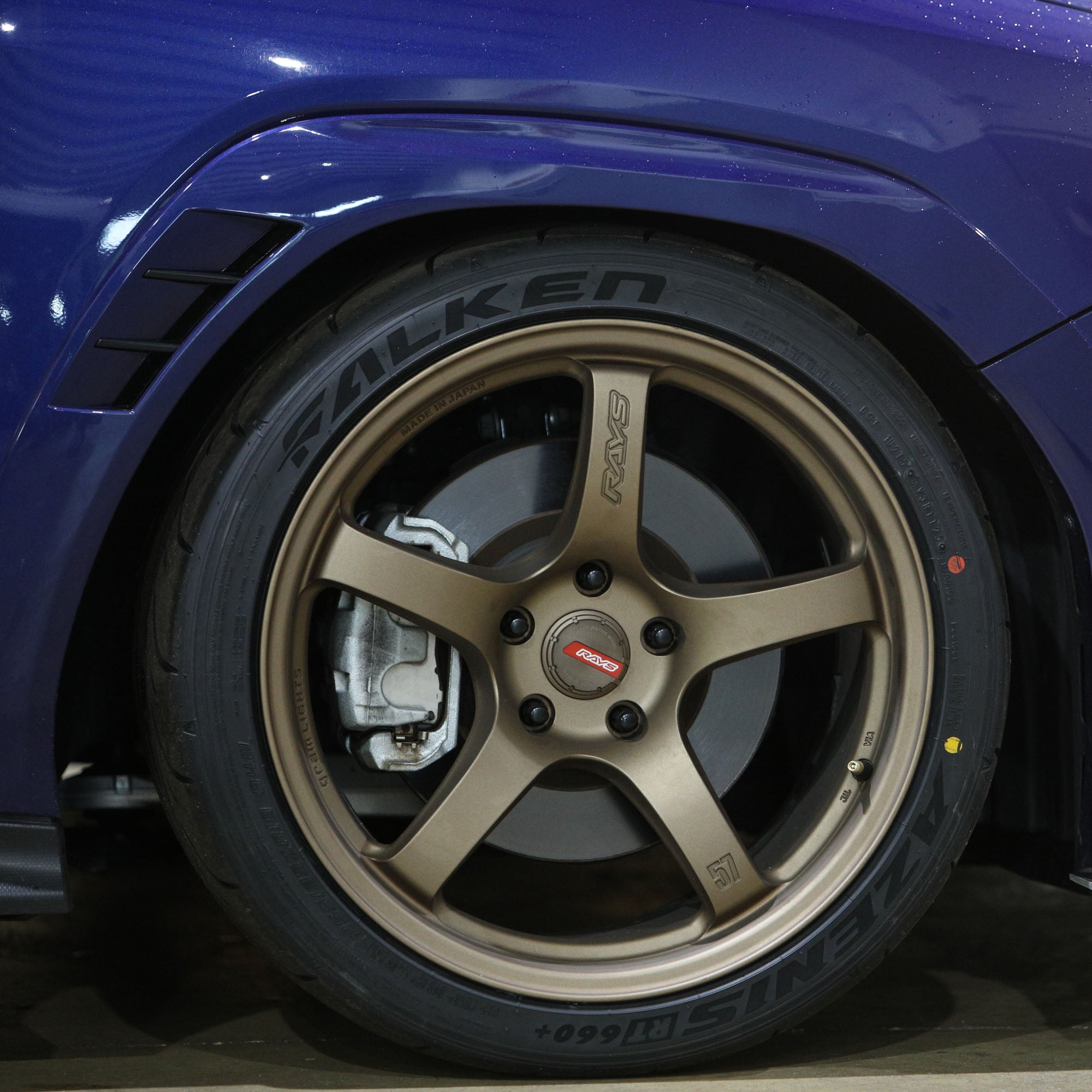 RAYS グラムライツ 57CR 18inch Rays Gram Lights 57CR 18x9.5 +38 5x114 - FastWRX.com