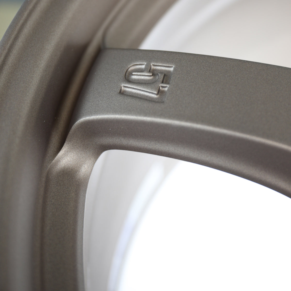 Rays Gram Lights 57CR 18x9.5 +38 5x114