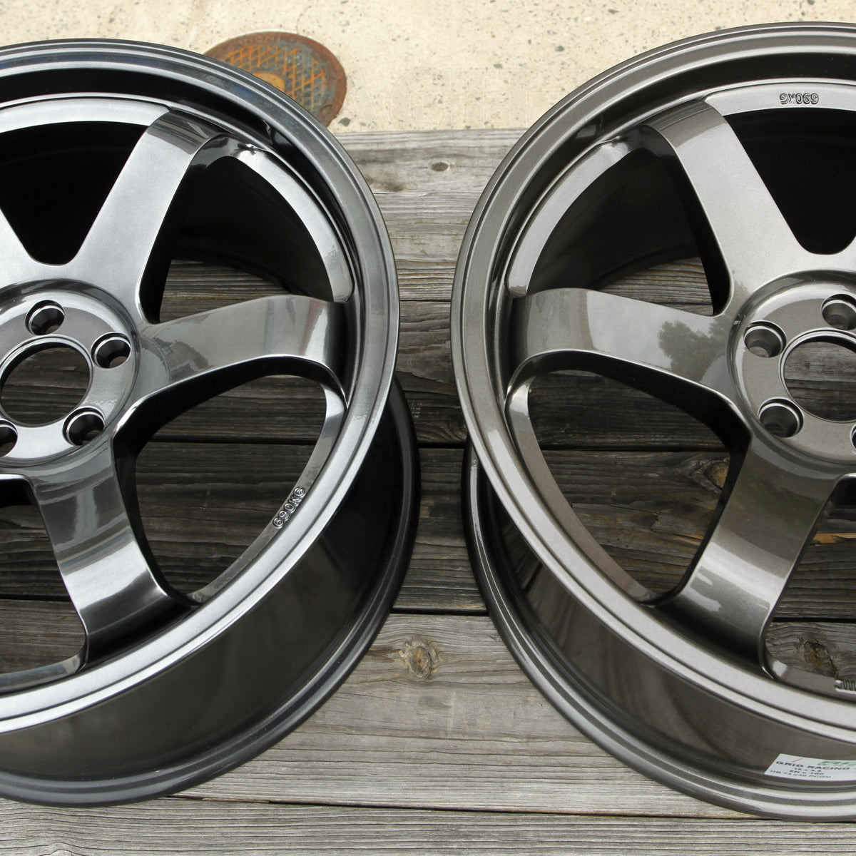 Rota Grid Hyper Black (left) and Gunmetal (right)